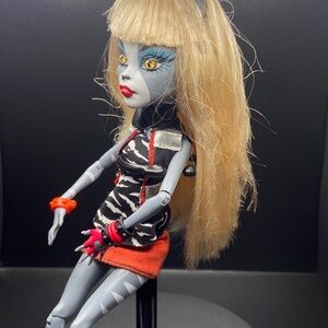 Monster High werecat Twin sister Meowlody.